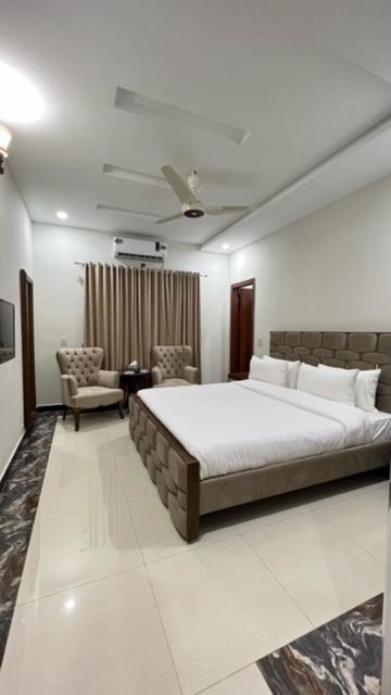 Grand Royal Bed & Breakfast Islamabad Bagian luar foto