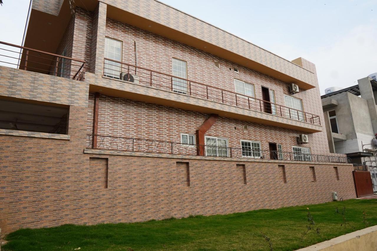 Grand Royal Bed & Breakfast Islamabad Bagian luar foto