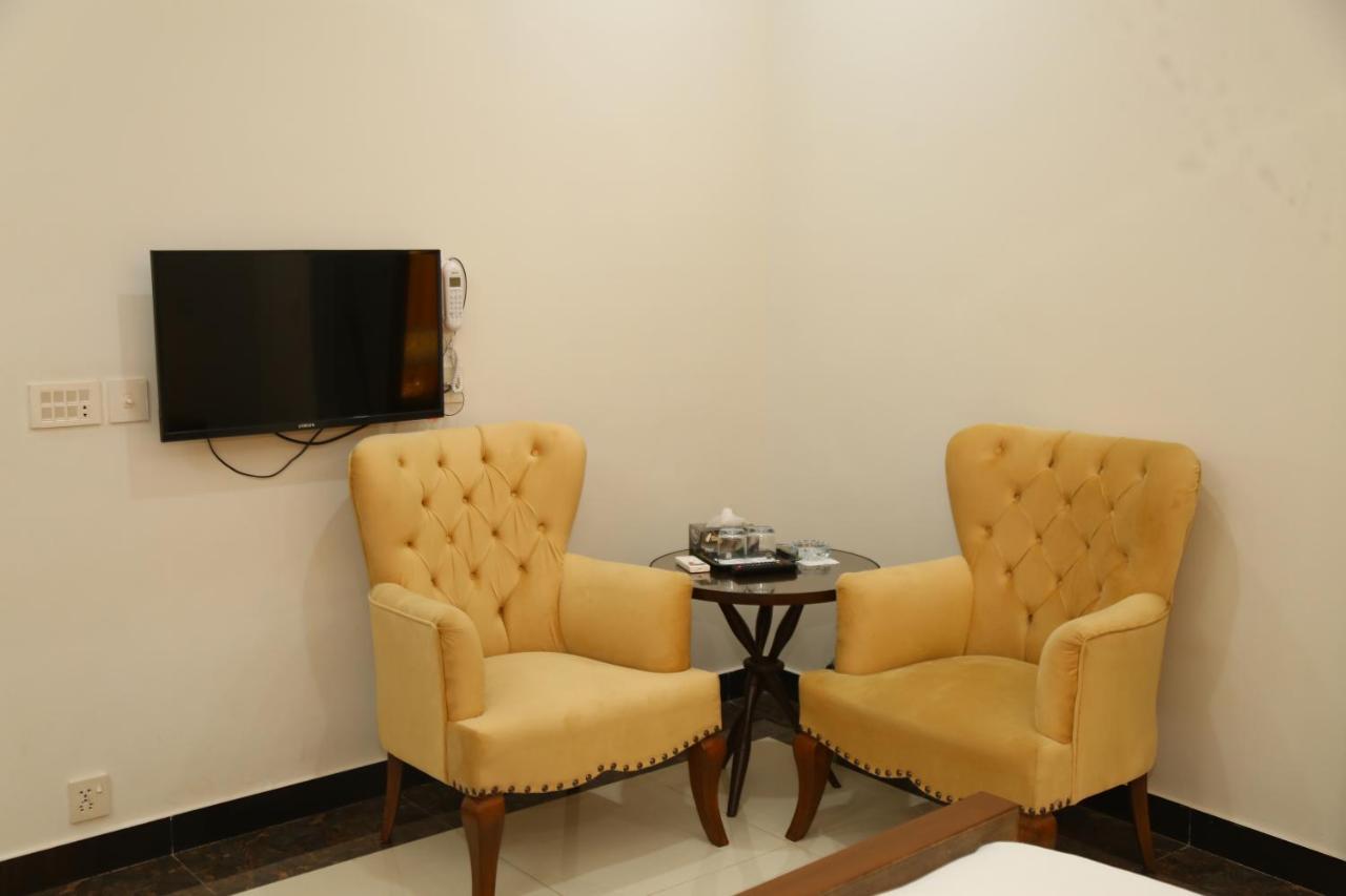 Grand Royal Bed & Breakfast Islamabad Bagian luar foto
