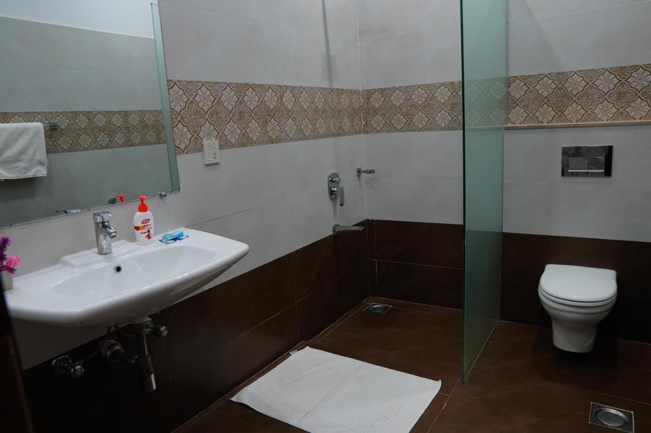Grand Royal Bed & Breakfast Islamabad Bagian luar foto