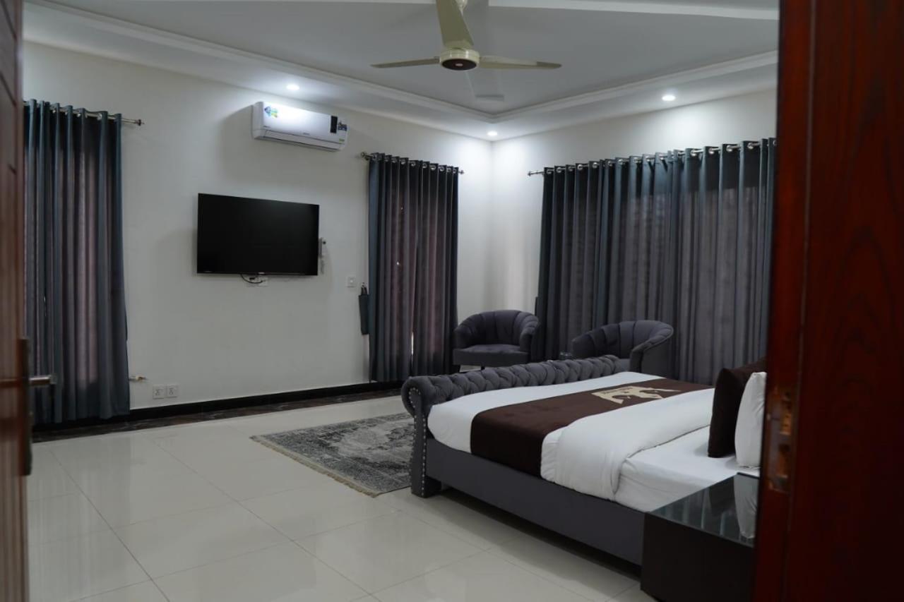 Grand Royal Bed & Breakfast Islamabad Bagian luar foto