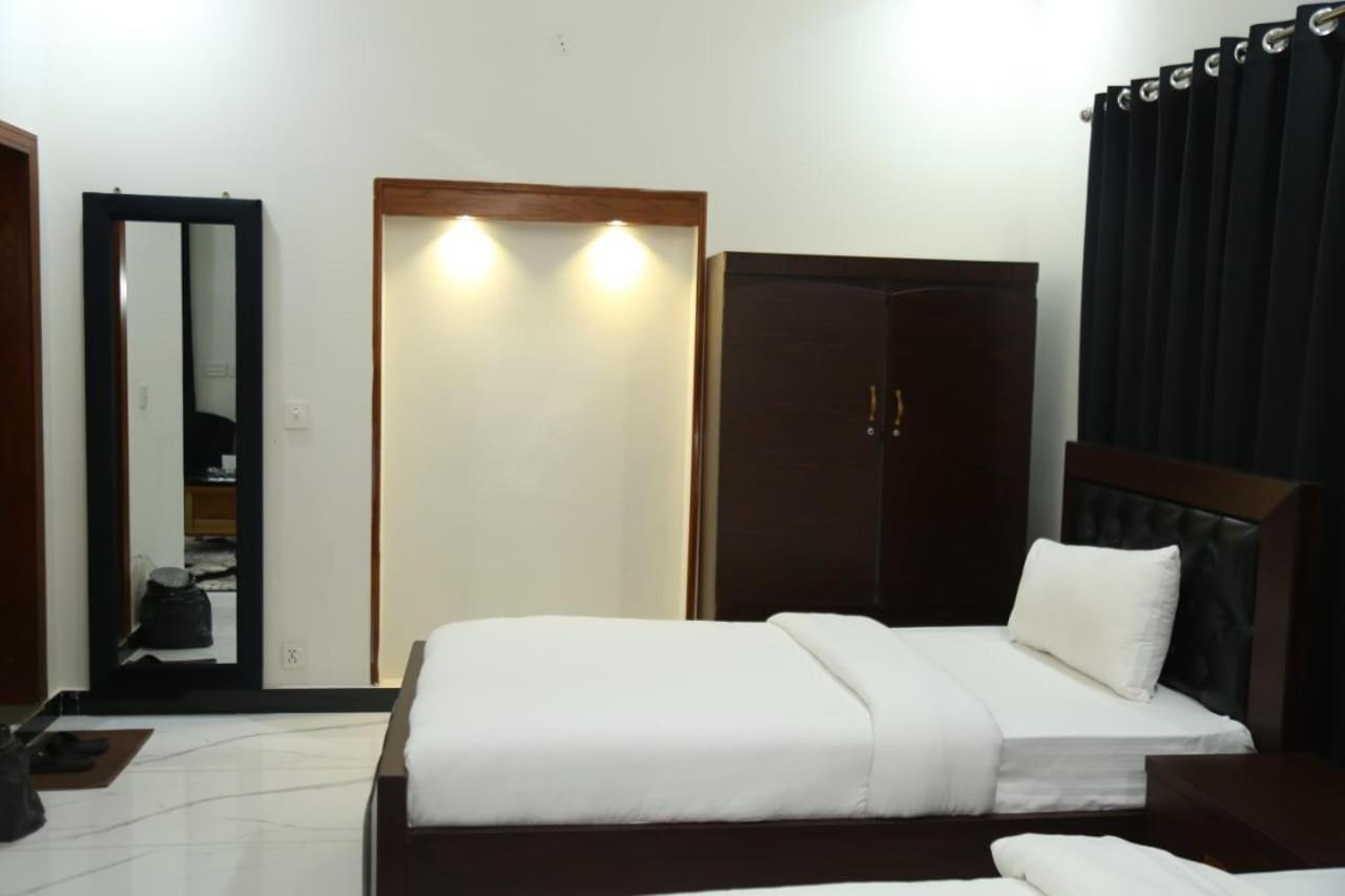 Grand Royal Bed & Breakfast Islamabad Bagian luar foto